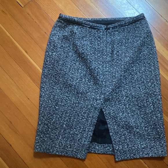 Tristan & Iseult, tweed pencil skirt with vegan leather detail - Picture 3 of 4